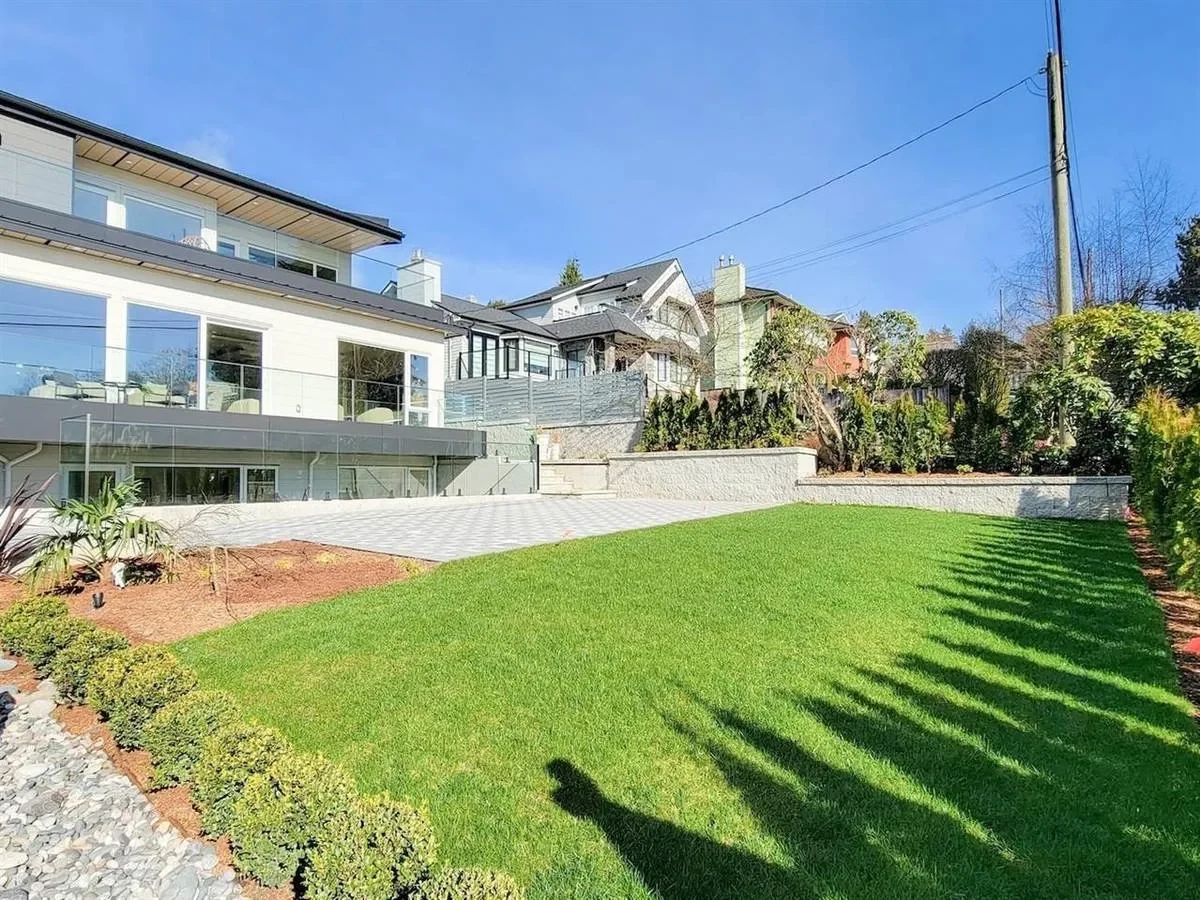 Jefferson Avenue, West Vancouver — property photos