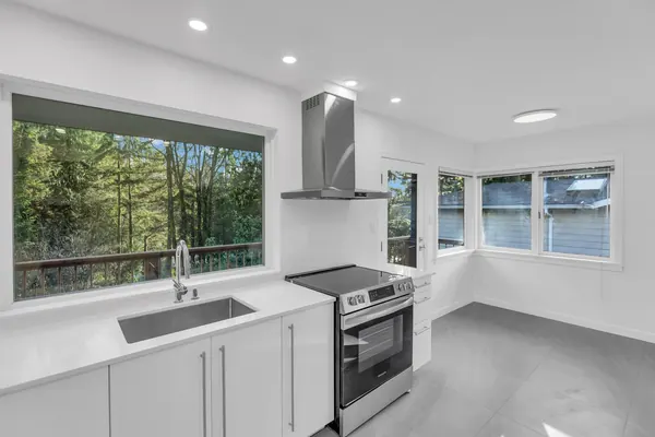 Edgemont, North Vancouver — exterior view