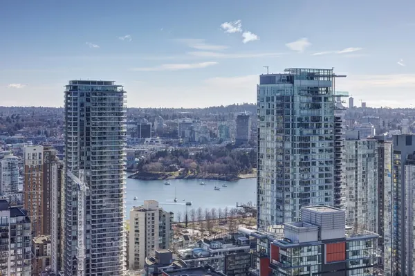 Tate on Howe, Vancouver — exterior view