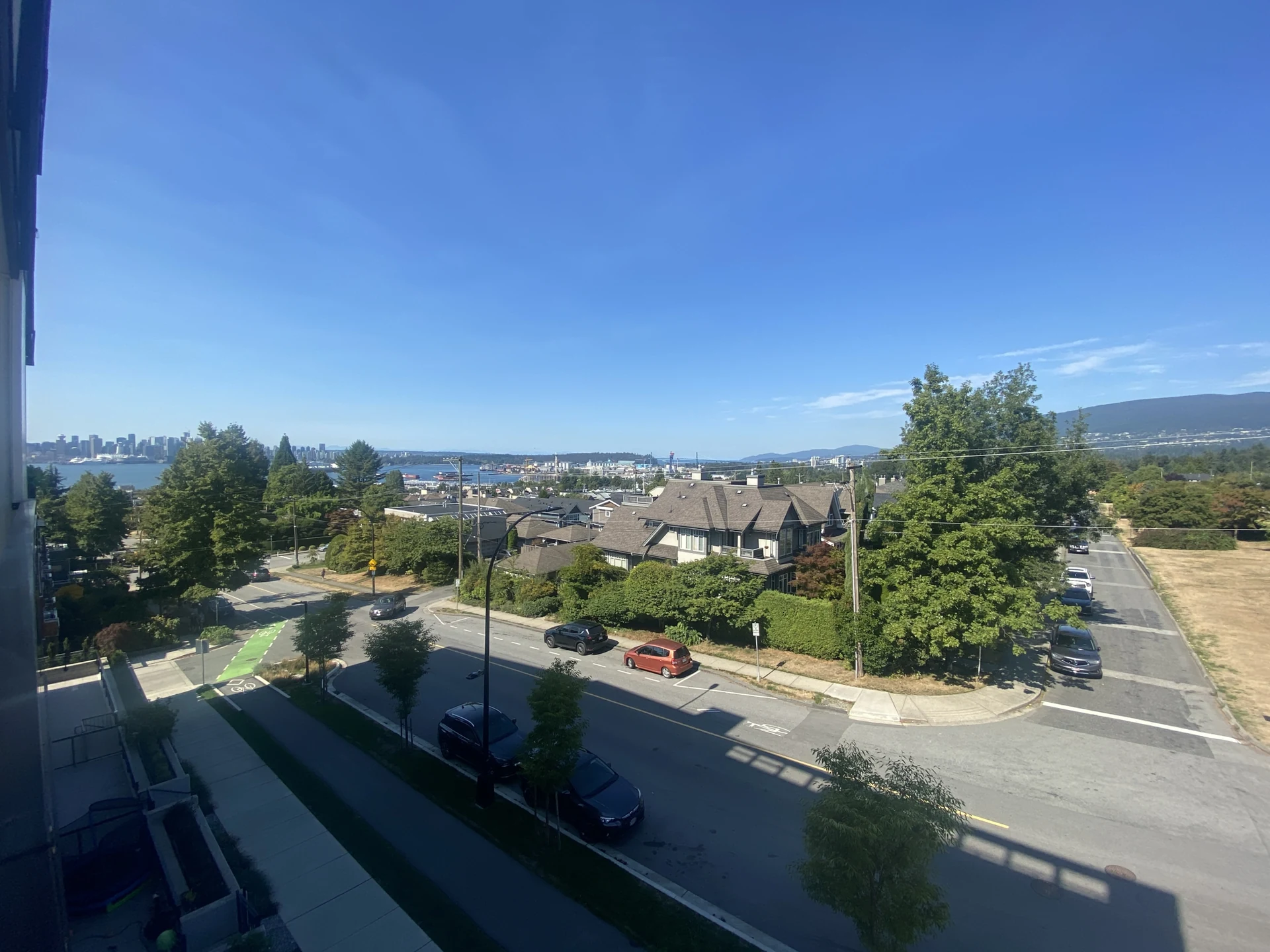 Avesta Building, North Vancouver — property photos