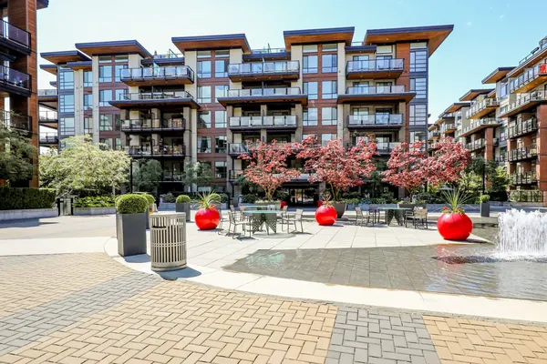 The Shore, North Vancouver — exterior view