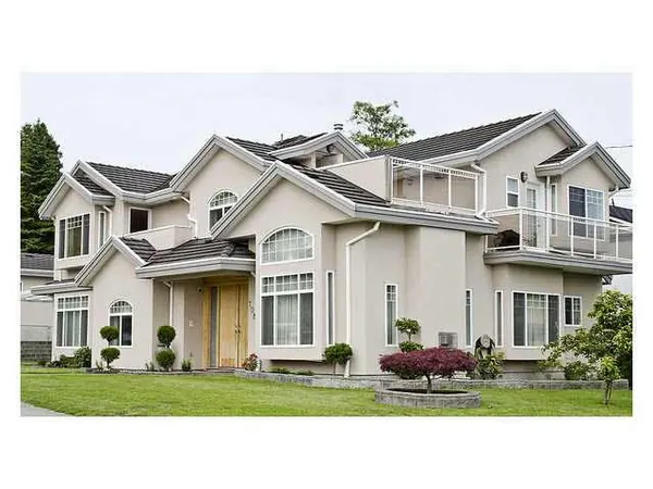 Queensbury, North Vancouver — exterior view