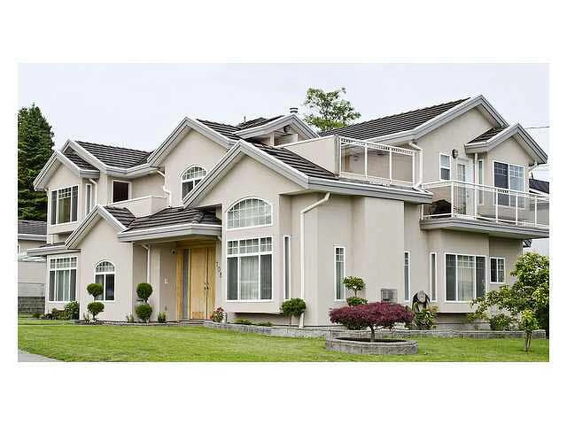 Queensbury, North Vancouver — property photos