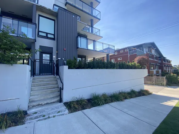 Avesta Building, North Vancouver — exterior view