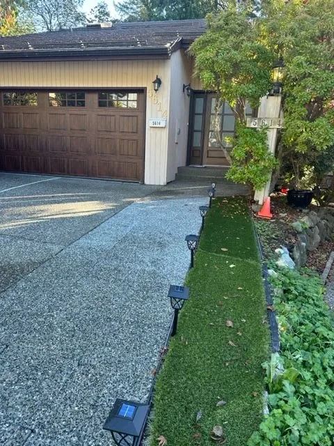 Grouse Woods, North Vancouver — property photos